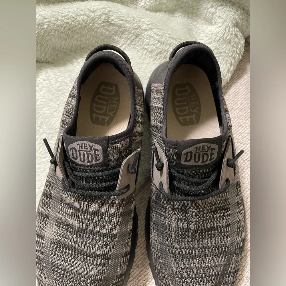 ✨Women’s Hey Dude Shoes Size 8 - Picture 2 of 7